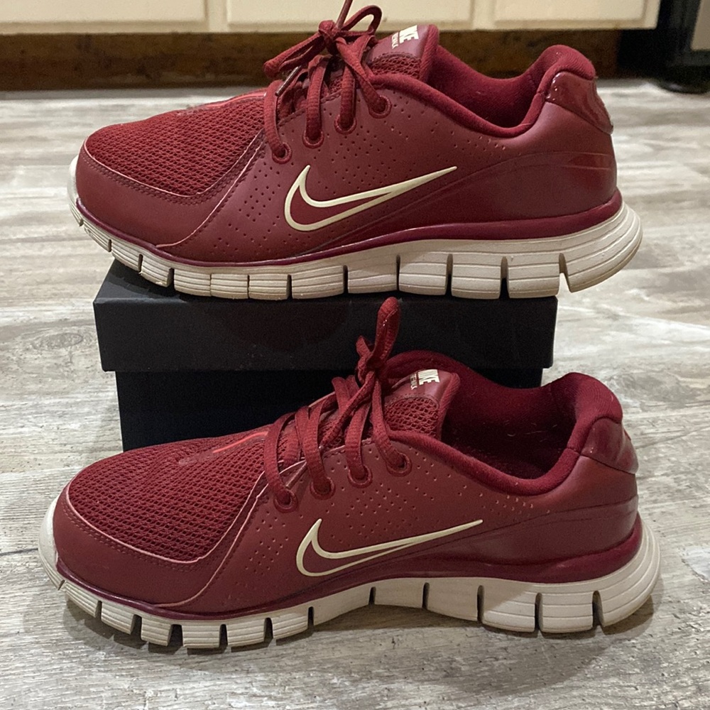 NIKE FREEWALK. Walking shoe